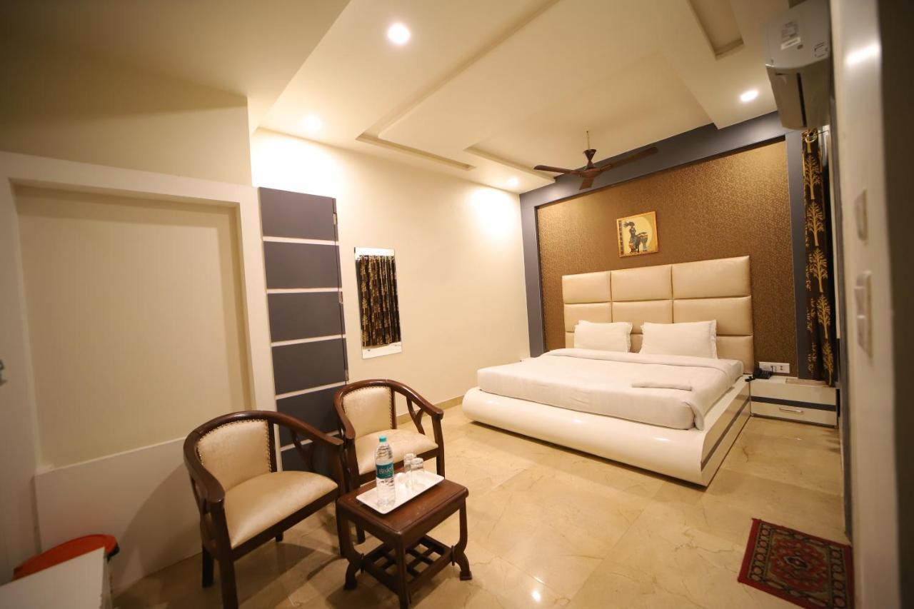 Royal Phoenix Hotel 3*